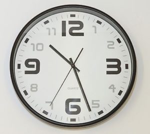 659 Mebus Wanduhr ! schwarz, ! super modernes design ! 29 cm