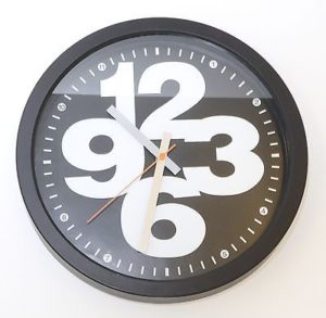 651 Mebus Wanduhr ! Schwarz mit Weiß ! super modernes design ! 32 cm