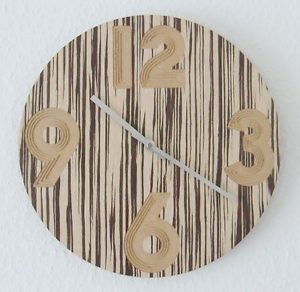 322 Mebus Wanduhr ! Holz super moderes design Neu!