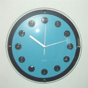 173 Wanduhr ! schwarz - blau ! super modern ! 31 cm