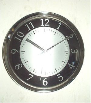 066 Wanduhr ! Metall ! Chrom Schwarz ! super modern ! 30 cm